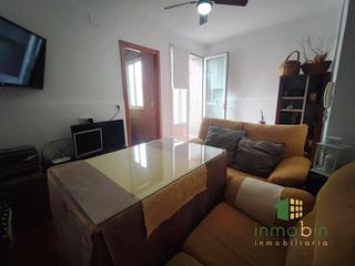 Maison à Don Benito. Preciosa vivienda con cochera y nave próxima al centro.