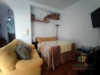 Casa en Don Benito. Preciosa vivienda con cochera y nave próxima al centro.