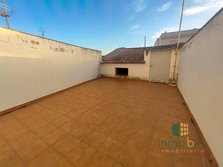 Édifice à Don Benito. Edificio con cochera muy próximo al centro de don benito