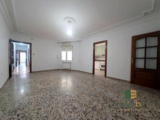 Appartement  1 de mayo. Primera planta sin ascensor con 145m2 en zona centro