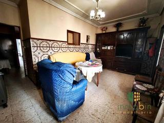 Edifici  Luna. Edificio cochera más piso en calle luna para reformar
