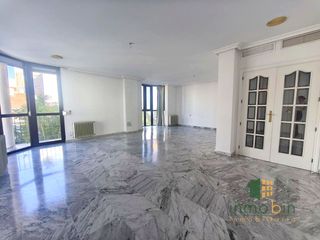 Appartamento in Don Benito. Piso en avda de 214m2 con dos plazas de garaje
