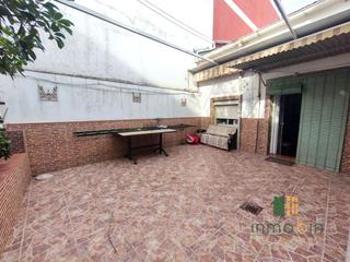 Casa in Don Benito. Casa reformada con 8,35 metros de fachada y 60m2 de patio!!