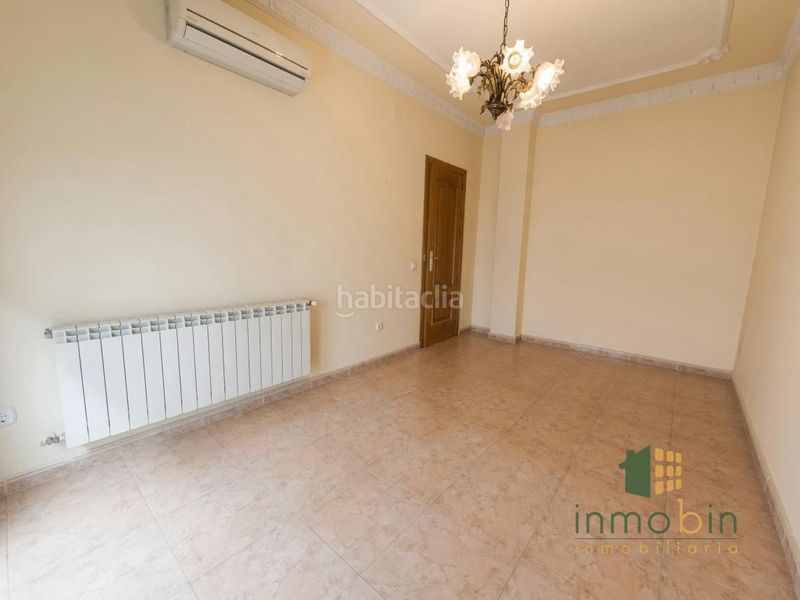 Foto 31e3a52a-271b-4725-8e78-5f038a5b377a. Semi detached house with heating parking in Don Benito