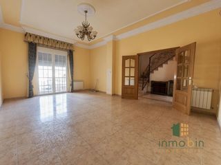 Casa adossada a Don Benito. Precioso adosado de unos 265m2 en los barros, don benito