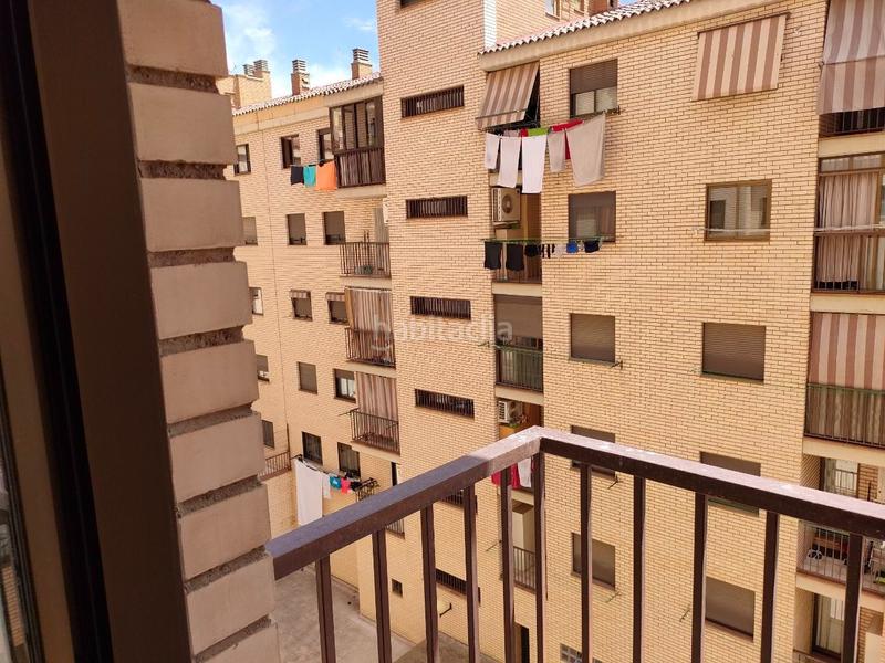 Foto abf7c997-81f3-4b61-9356-a18fdfe67937. Alquiler piso alquiler en calle diputados en La Almozara Zaragoza
