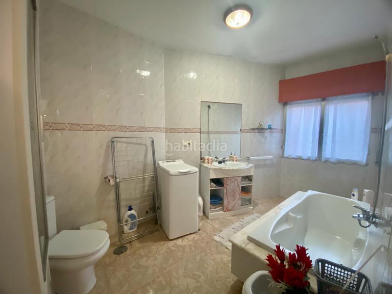 Foto 233f1a08-99a7-4838-960a-88e221bc24dd. Casa adossada amb calefacció a Grove (O)