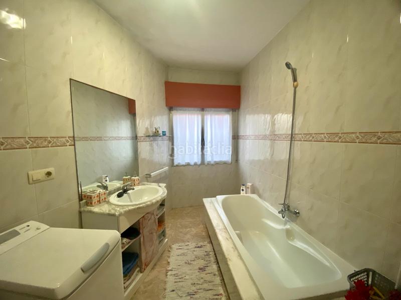 Foto d1c8988e-0484-4baf-91c5-6d4e71af7111. Casa adossada amb calefacció a Grove (O)