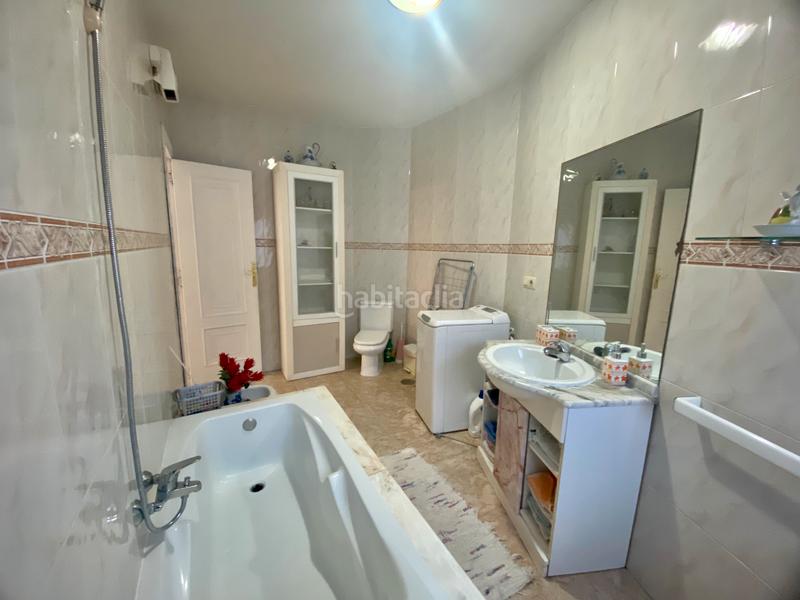 Foto f234def3-1cc2-4141-a2ce-0c54aba62ce3. Casa adossada amb calefacció a Grove (O)