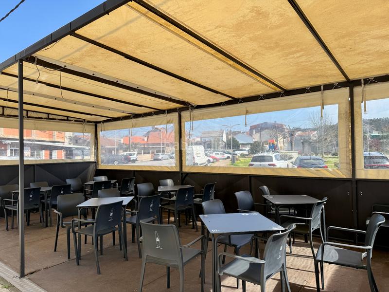 Foto a459afec-94b7-4d7d-aaef-a8d3e2ca97d9. Pas-de-porte local commercial dans Grove (O)