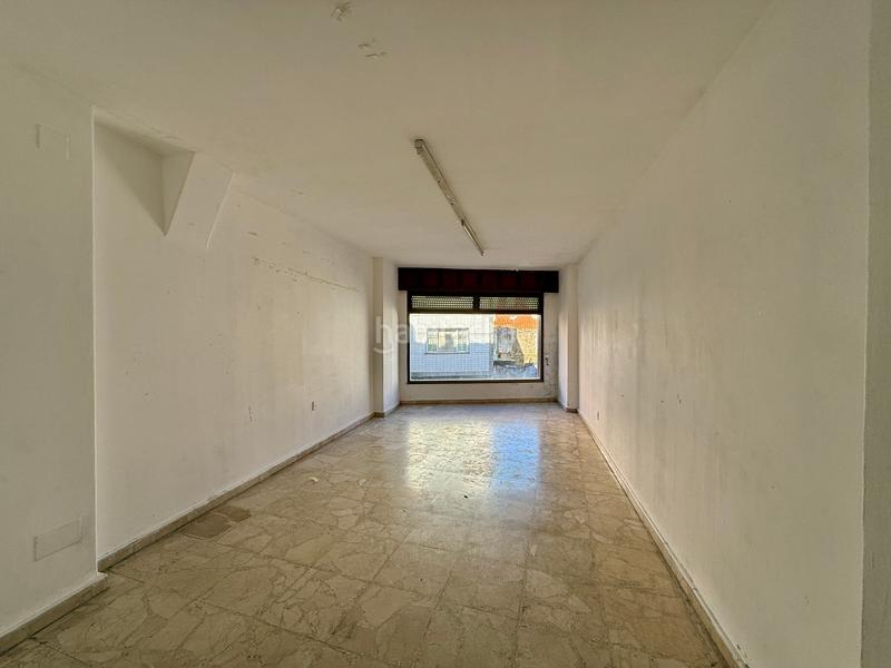 Foto 5efba439-b521-4b1c-a586-95884d154e37. Casa adossada a Grove (O)