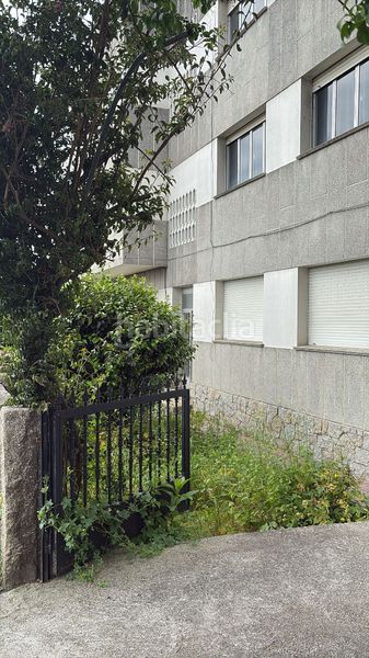 Foto efa85351-6702-4d52-a80f-787c17d0108f. Edificio en Grove (O)