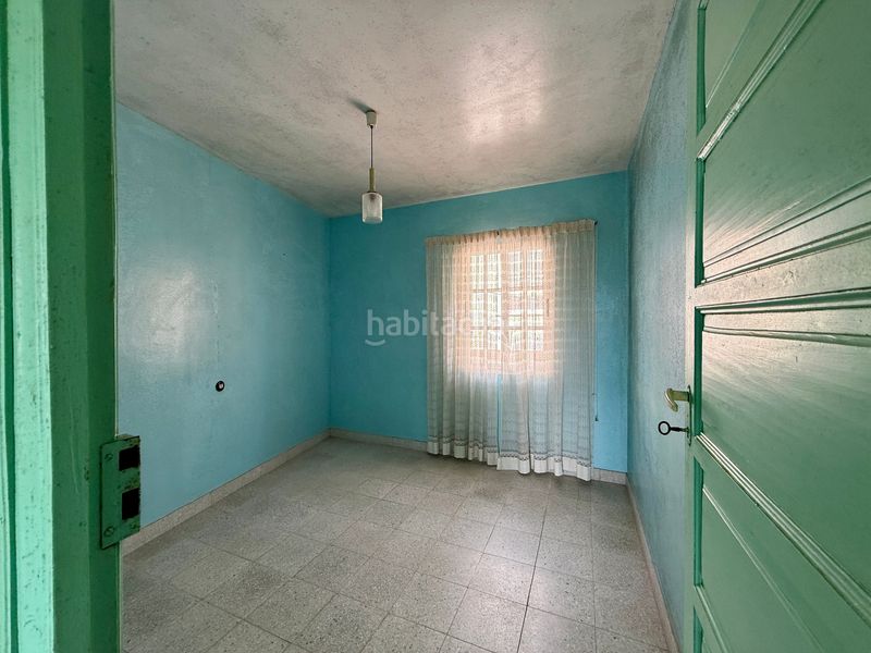 Foto f42d4874-8b4b-4ce6-9224-e4dea214c90a. Casa a rúa con do gato 23 a Grove (O)