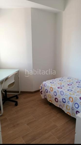 Foto 67bcbc97-4d78-4125-87d7-4ab22386f277. Alquiler piso estudiantes piso junto a metro rochelambert en Sevilla