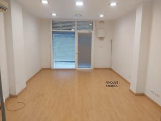 Location Local commercial  Carrer de frederic soler. Local en alquiler a pie de calle