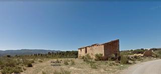 Masia  Carrer castell. Casa con campo