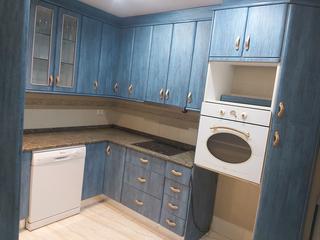 Miete Etagenwohnung  Carrer la barca. Piso disponible en zona tranquila