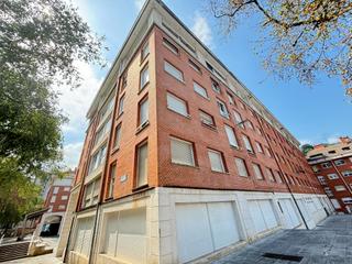 Pis  Egiguren tarren. Amplia vivienda con mucha luz en zona abontza