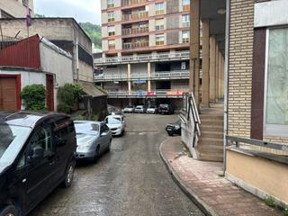 Aparcament cotxe  Urkizu pasealekua. Garaje en venta en zona urkizu con trastero