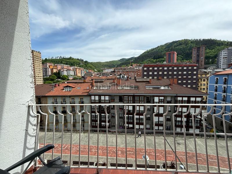 Foto f75f8f23-f252-4cb7-8dbe-e147c8f8ae36. Piso oportunidad única en el centro en Eibar