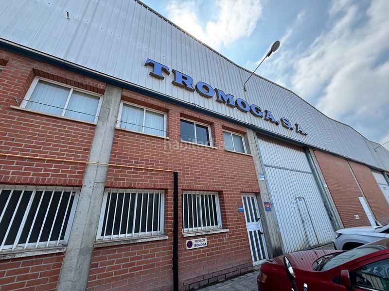 Foto b2111484-1792-4504-86bb-28a74a41a563. Fabrikhalle in Mallabia