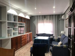 Rent Flat in Almendralejo. Amplio piso de 4 habitaciones junto al polideportivo