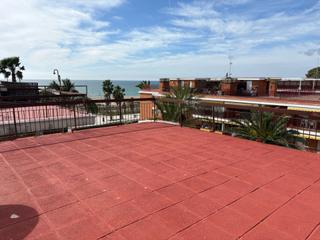 Àtic a Lluminetes. En primera linea de mar