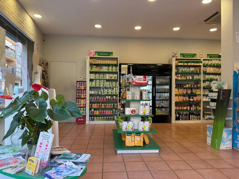 Foto c03387c8-a183-41e6-ba2f-a31a56bfde7f. Traspaso local comercial oportunidad única en el corazón . en Castelldefels