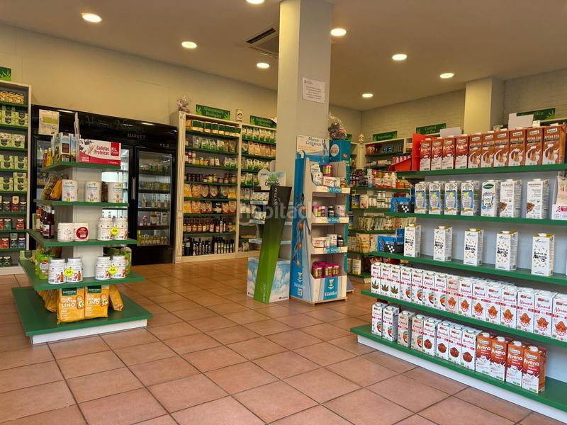 Foto e383c15f-9cf1-4afb-b41b-d657a340ba8d. Traspaso local comercial oportunidad única en el corazón . en Castelldefels