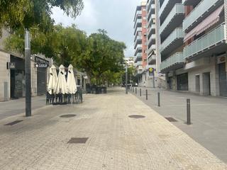 Lloguer Local Comercial  Pintor serrasanta. Local comercial en alquiler en el centro de castelldefels