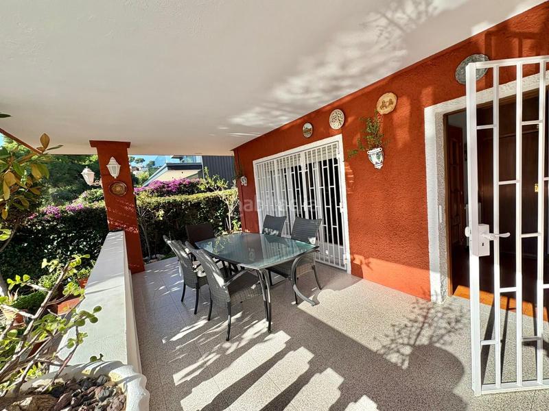 Foto db0db19d-6f0d-465d-a937-94840b202f5f. Casa amb calefacció aparcament piscina a Montmar Castelldefels