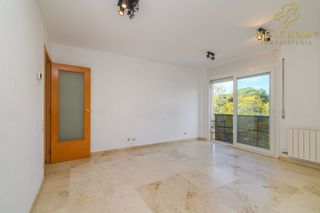 Pis  Granada. Piso luminoso de 2 habitaciones en can bou