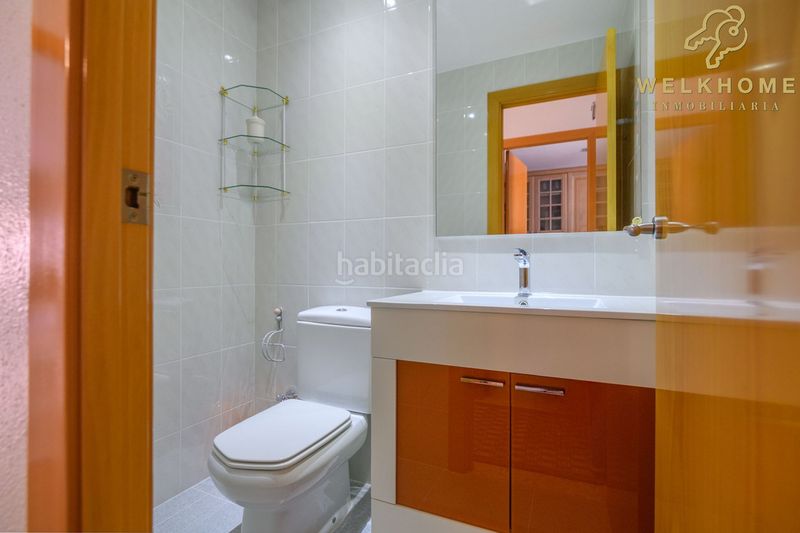 Foto b1366218-22e0-4b4b-a066-2b8cec35dc5c. Casa amb calefacció aparcament a Centre-Estació Gavà