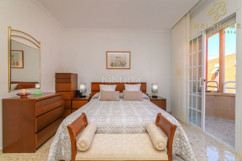 Foto e964dfcb-47ee-4456-b381-cea2161ba771. Casa amb calefacció aparcament a Centre-Estació Gavà