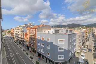 Pis  Constitución. Luz, ubicación y potencial en pleno centro de castelldefels