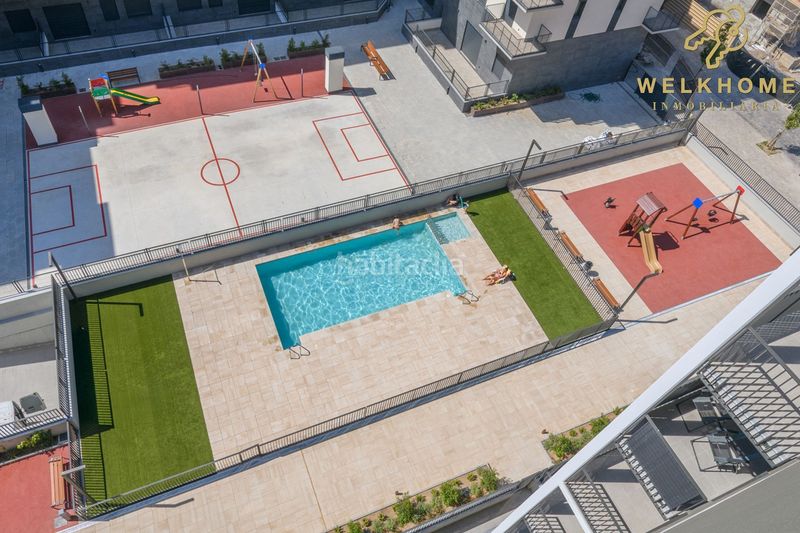 Foto 2a682749-bdfa-41f8-83c9-9db68c8c3a13. Àtic amb calefacció aparcament piscina a Llevant Viladecans