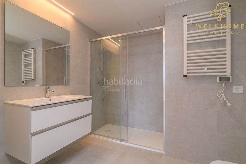 Foto 346a7e9d-2a9b-45e9-859a-0e6c1a795072. Àtic amb calefacció aparcament piscina a Llevant Viladecans