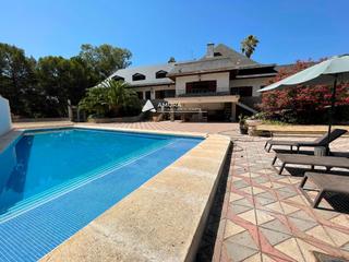 Casa  Cenia. Chalet de lujo en monóvar, alicante