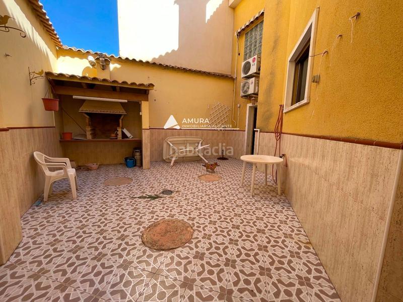 Foto 0732329f-6660-47e5-a6e1-fd9f8bdf26a1. Casa amb aparcament a Campello Playa Campello (el)