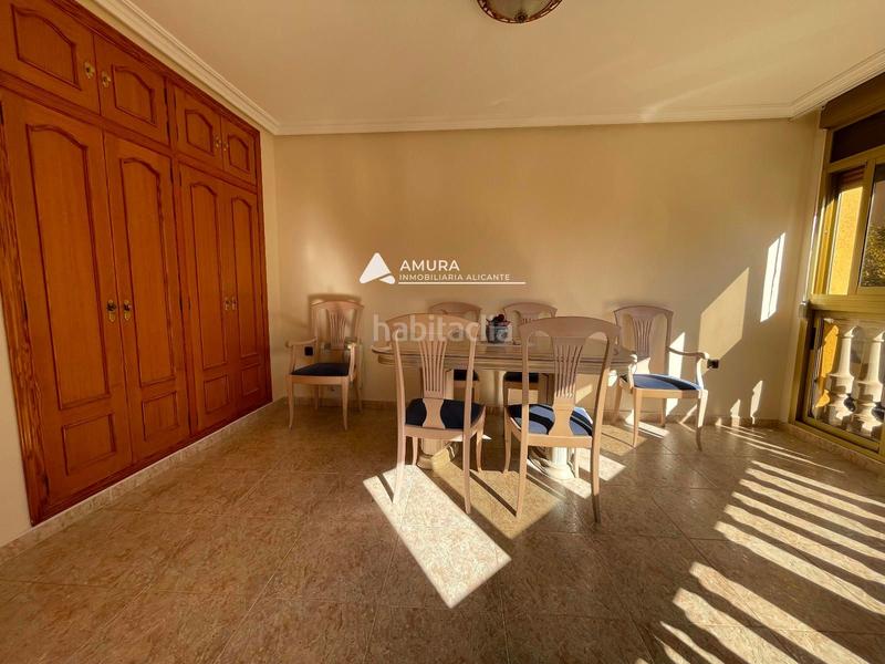 Foto 273ba25e-8078-47cf-8a16-bd0cb3a953b3. Casa amb aparcament a Campello Playa Campello (el)