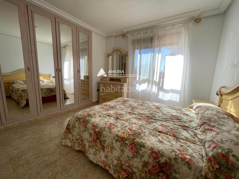 Foto 375d8a2a-1572-45a6-98f4-e95bec271f05. Casa amb aparcament a Campello Playa Campello (el)