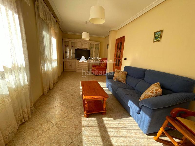 Foto 5d36992f-cfdd-41c8-829e-d6cc29970bbb. Casa amb aparcament a Campello Playa Campello (el)