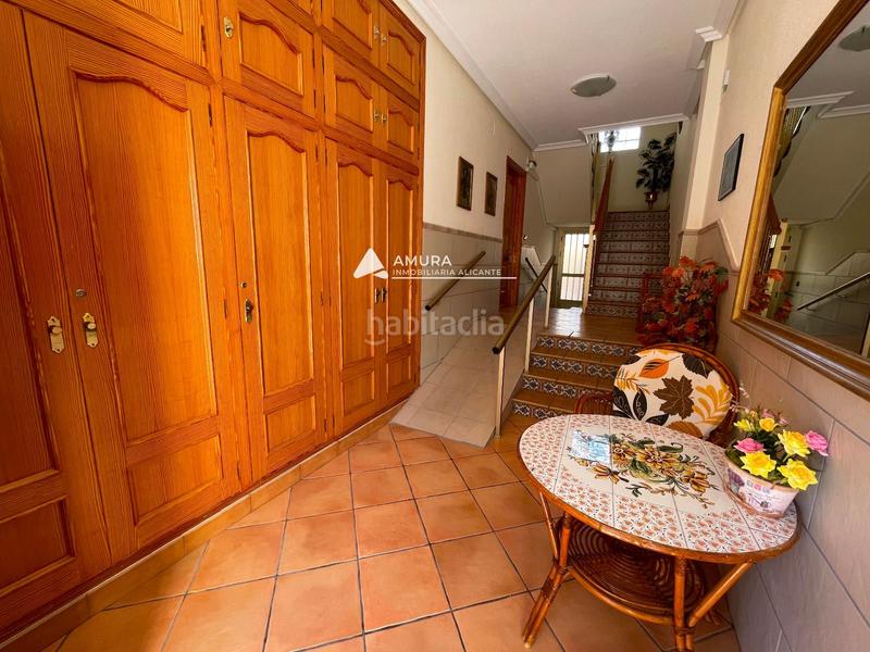 Foto 7e8bffca-ed6d-4a90-be7f-fc429115c5d3. Casa amb aparcament a Campello Playa Campello (el)