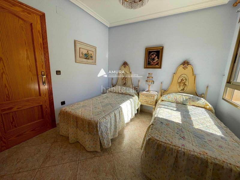 Foto cc3c9083-7692-4385-ba10-799af2f14b9a. Casa amb aparcament a Campello Playa Campello (el)