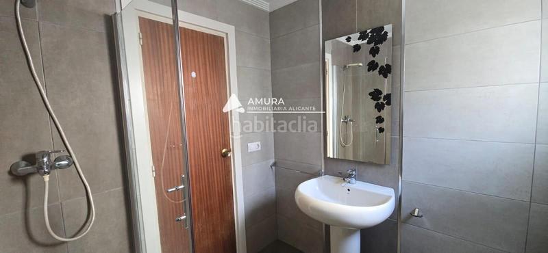 Foto cf5543dc-f035-4a3e-9a78-4ef093a627e0. Piso calle de castelar en Virgen del Remedio - Parque Lo Morant Alicante