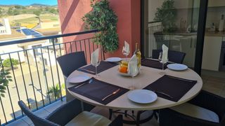 �tic en Ronda del golf 114. �tico d�plex muy luminoso con sol�rium y vistas al golf