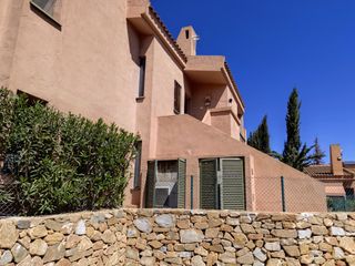 Lloguer Apartament  Ronda del golf. Apartamento en alquiler – 2 dormitorios, 2 baños, terraza y pisc