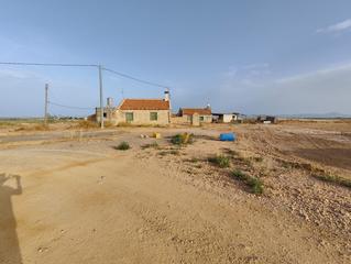 Masía en Carrascoy-La Murta. Terreno con tres viviendas