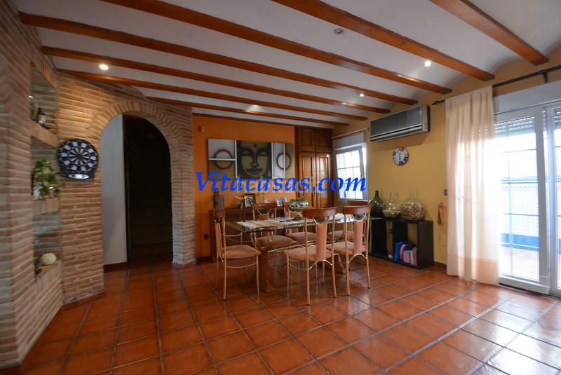 Foto 0f6f9eaa-adf8-48f3-ab0a-d61a47fb2ab7. Maison jumelée avec cheminée chauffage parking piscine dans San Martín de la Vega