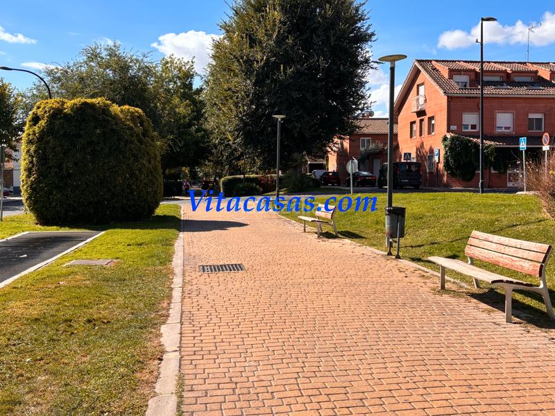 Foto ac44a253-f39e-47df-826d-fd8ff26f5943. Maison jumelée avec cheminée chauffage parking piscine dans San Martín de la Vega